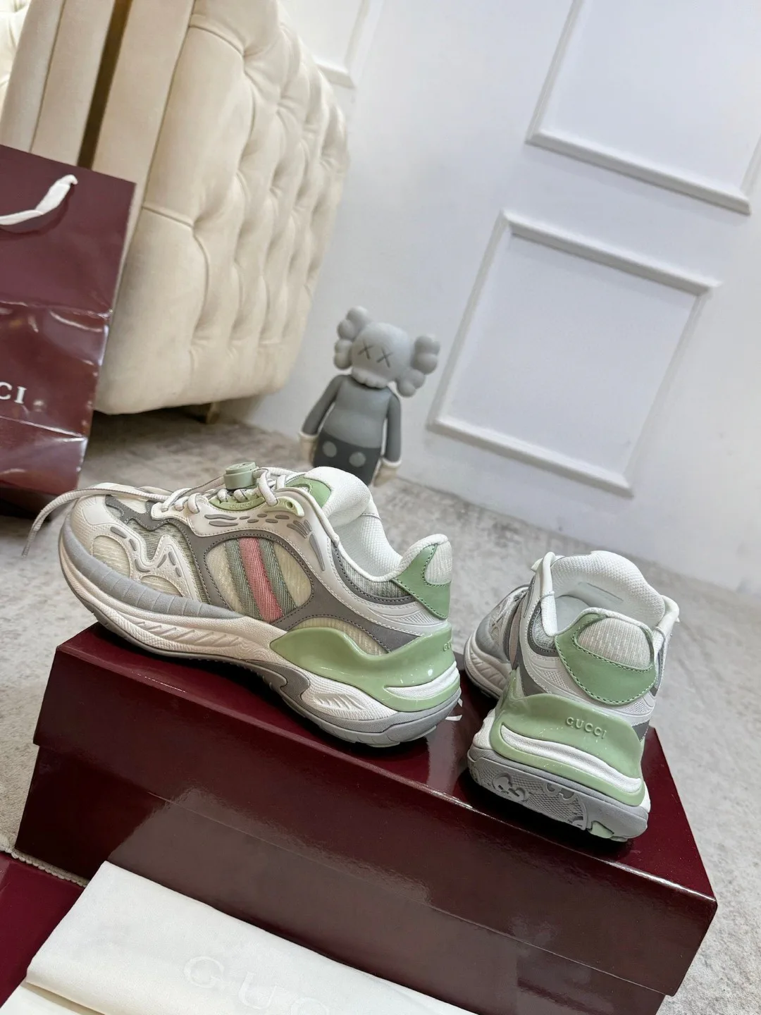 Кроссовки Женские Gucci 945075