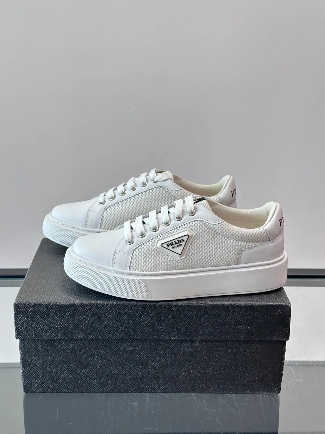 Кроссовки Женские Prada 17608036
