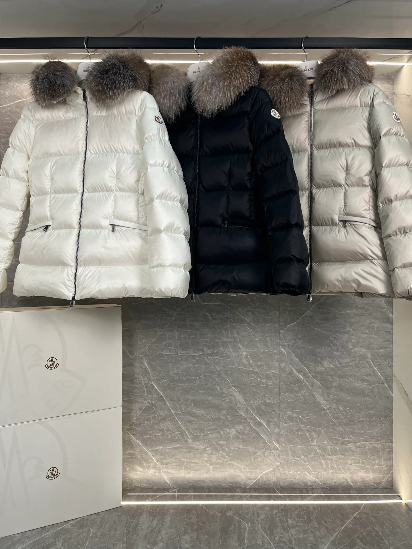 Куртки И Пуховики Женские Moncler 19256595