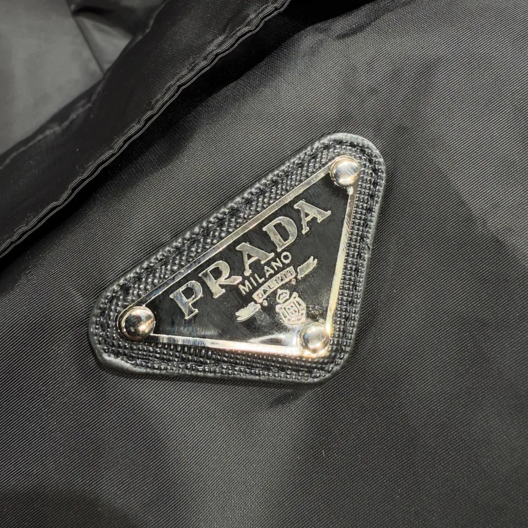 Шорты Мужские Prada 13139500