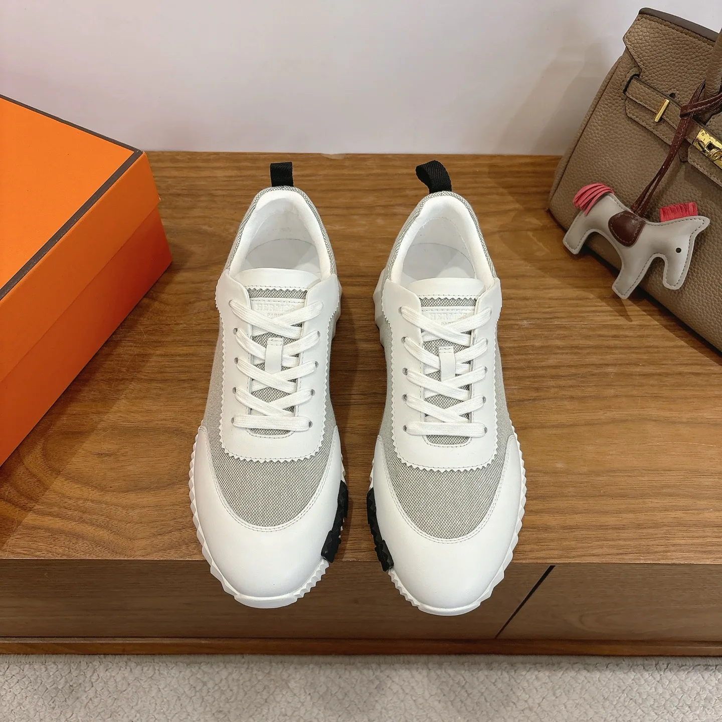 Кроссовки Женские Hermes 18729606