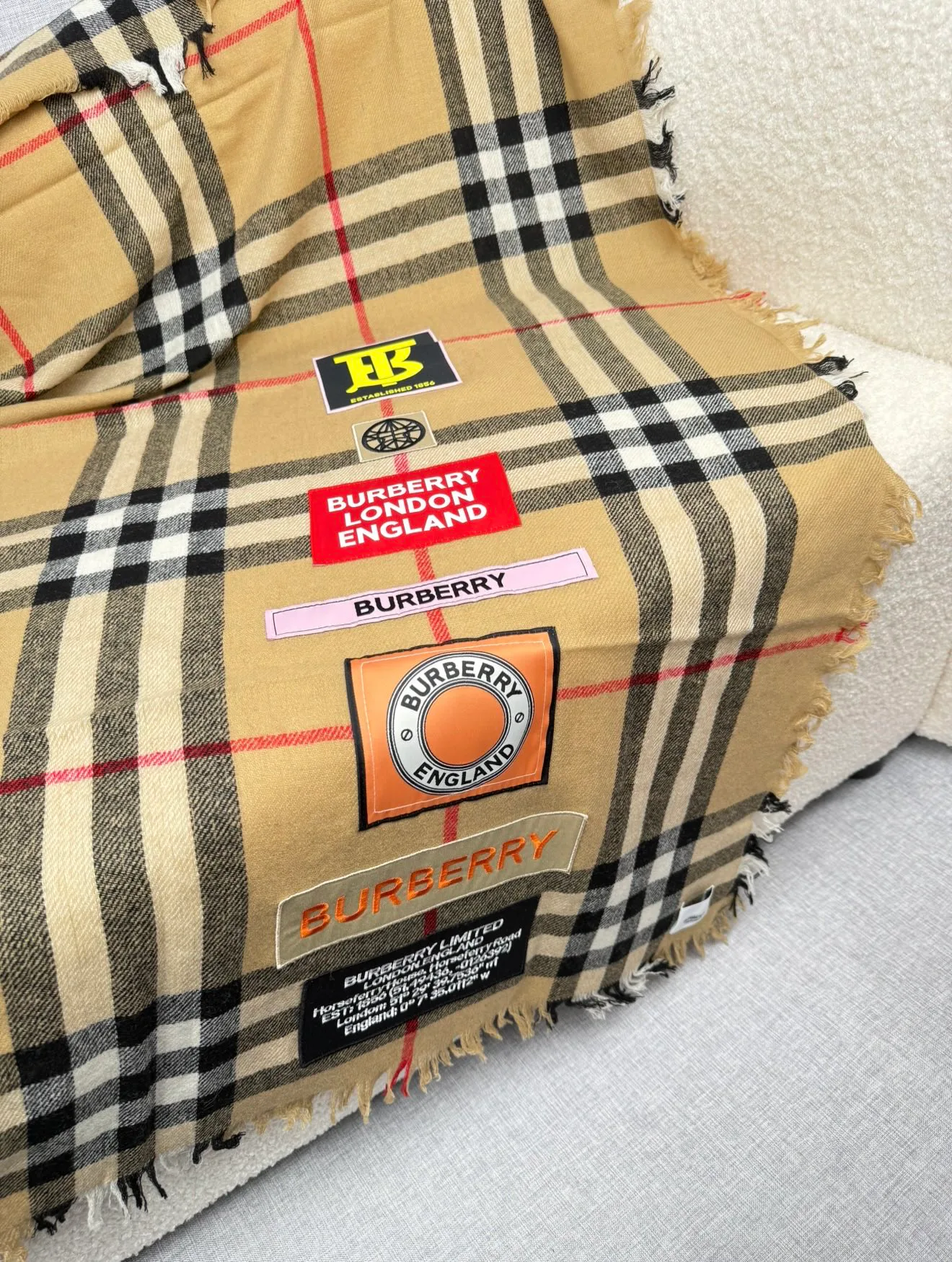 Шарфы Burberry 18675842