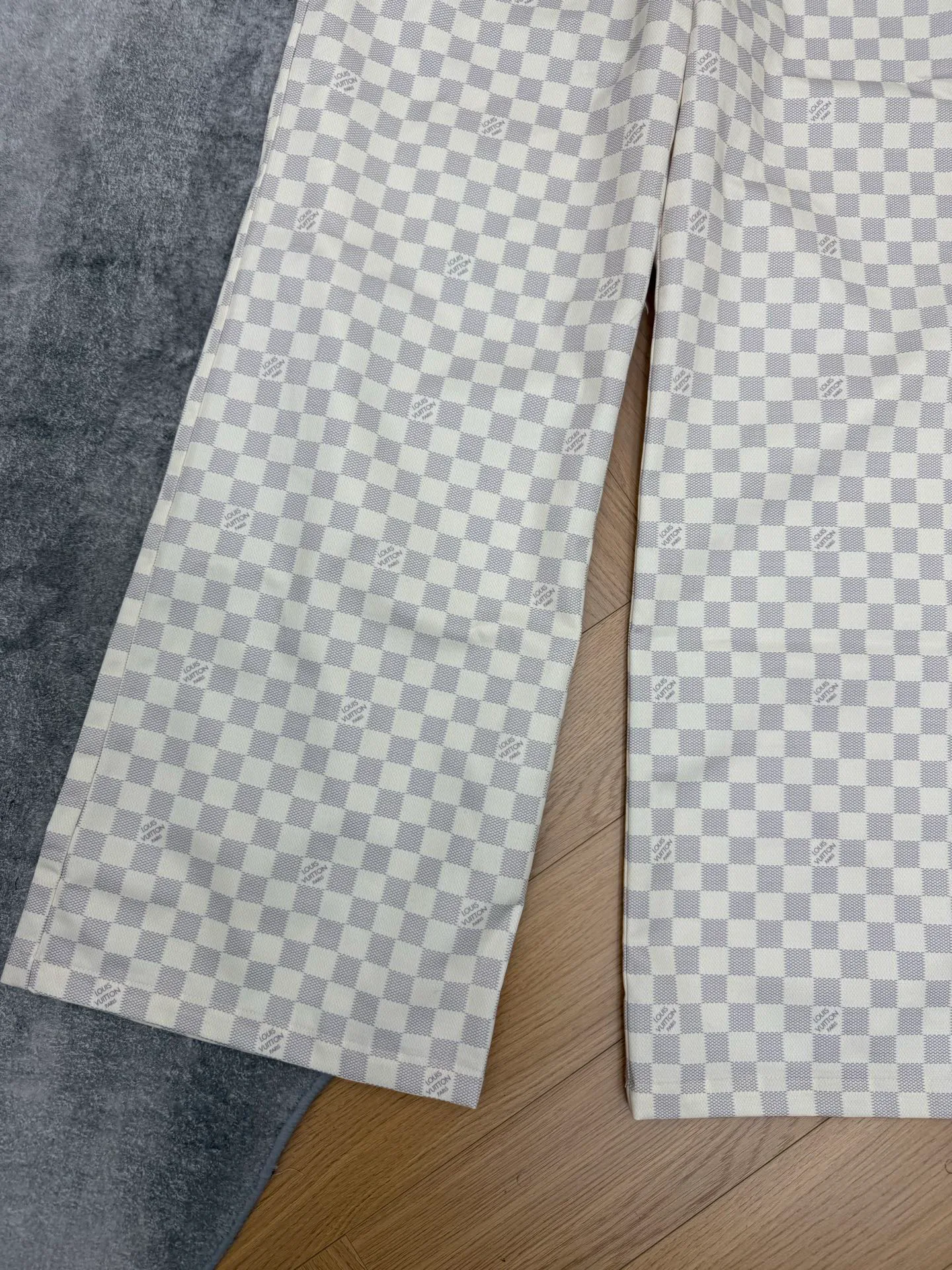 Брюки Женские Louis Vuitton 18348266