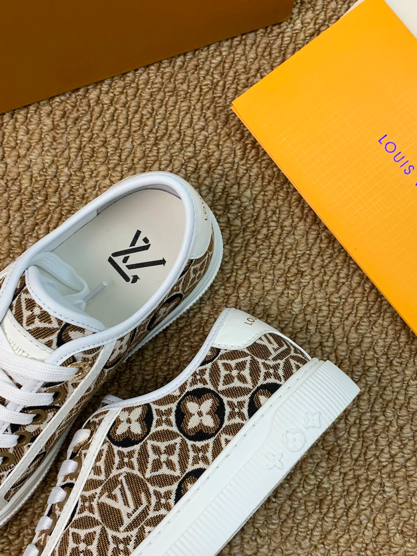 Кроссовки Женские Louis Vuitton 17545200