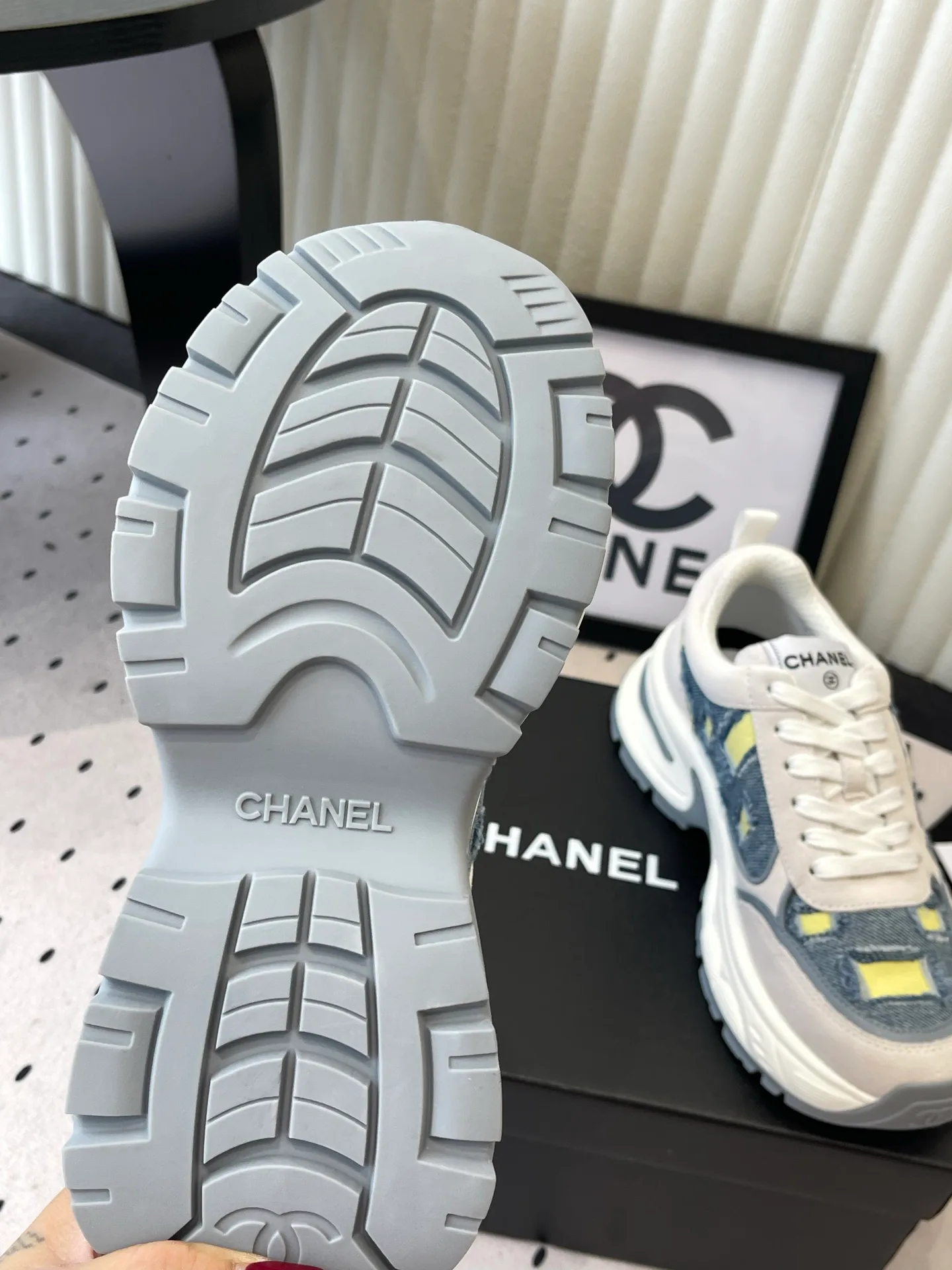 Кроссовки Женские Chanel 17769664
