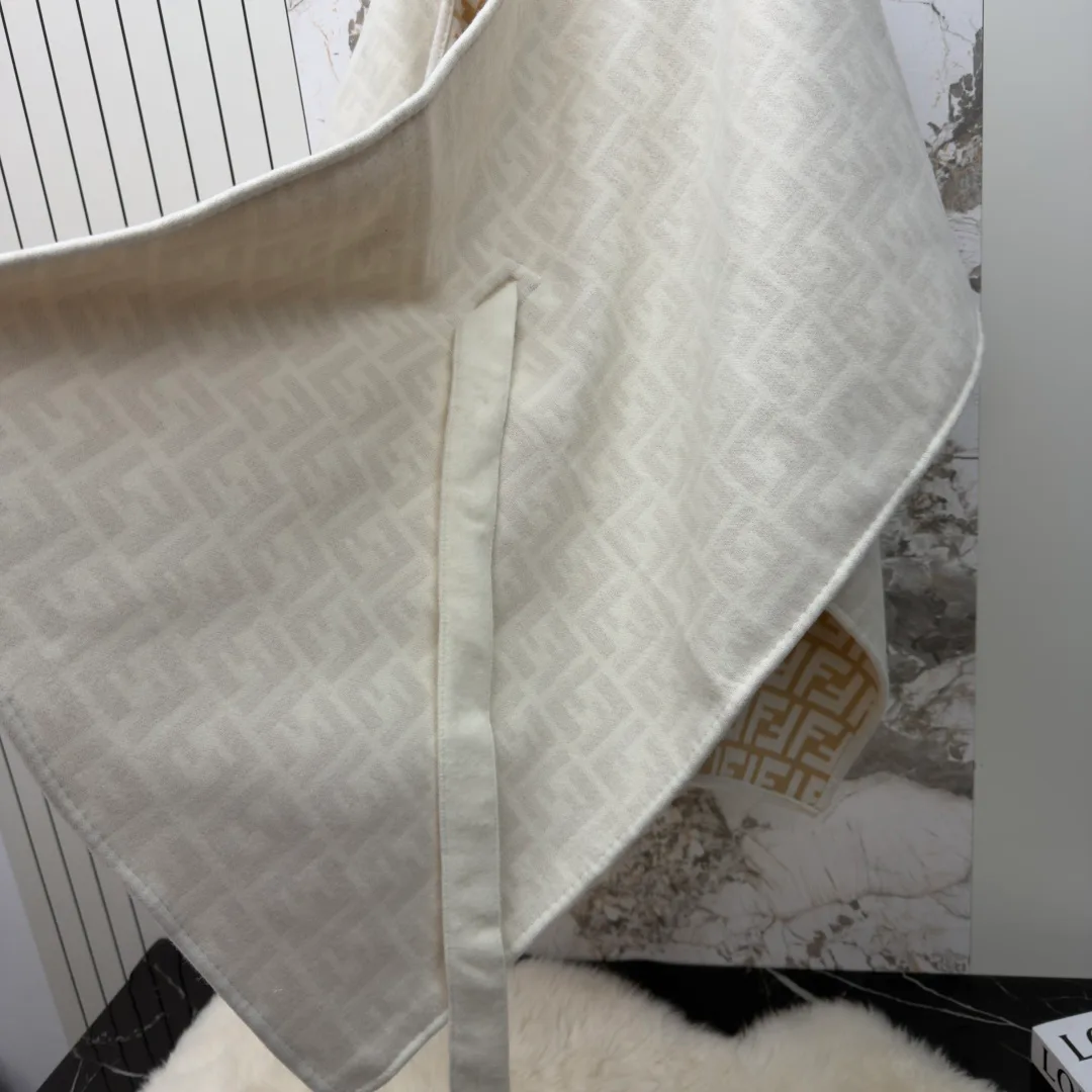 Пальто Женские Fendi 19420227