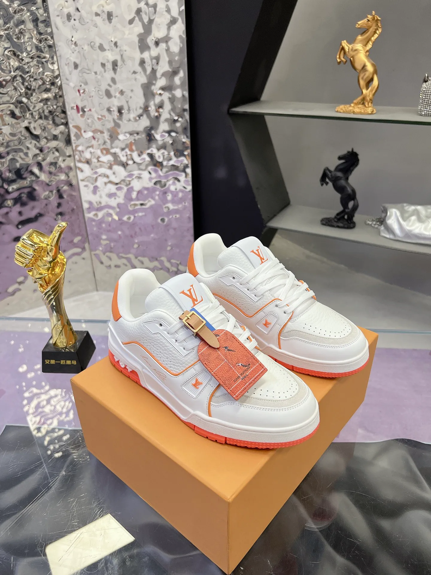 Кроссовки Женские Louis Vuitton 17635606