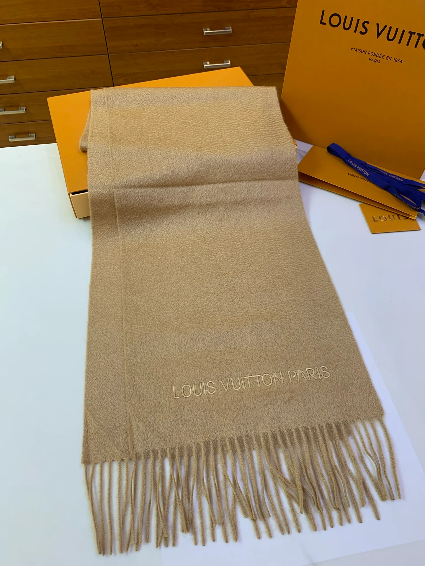 Шарфы Louis Vuitton 18637806