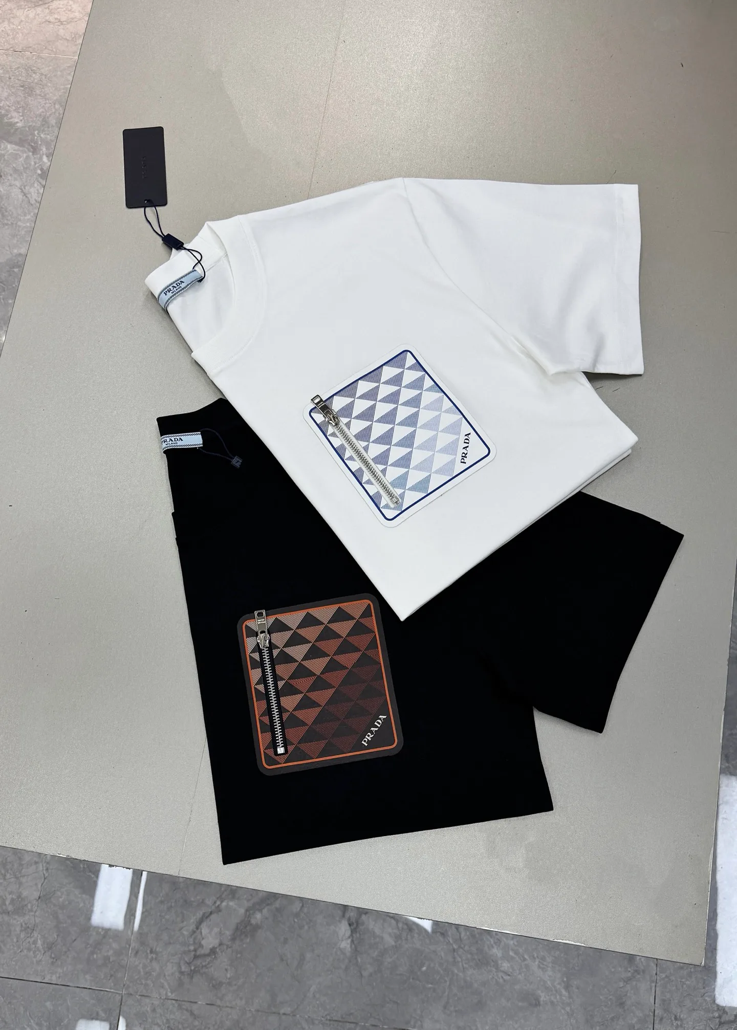 Футболки Женские Prada 13293376