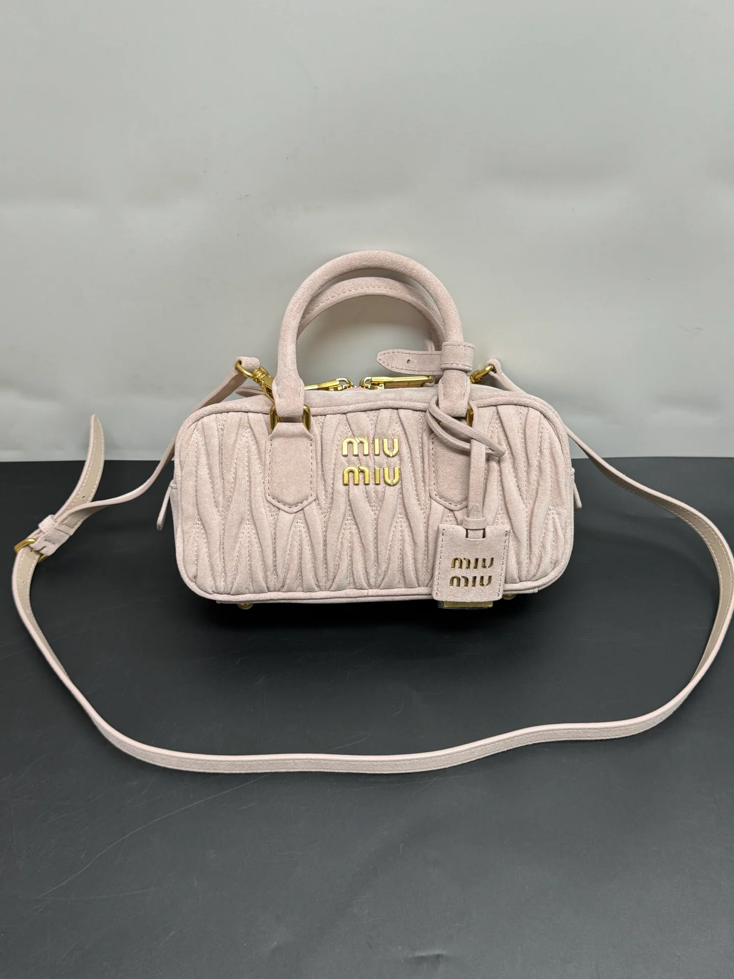 Классические Сумки Женские Miu Miu 17999177