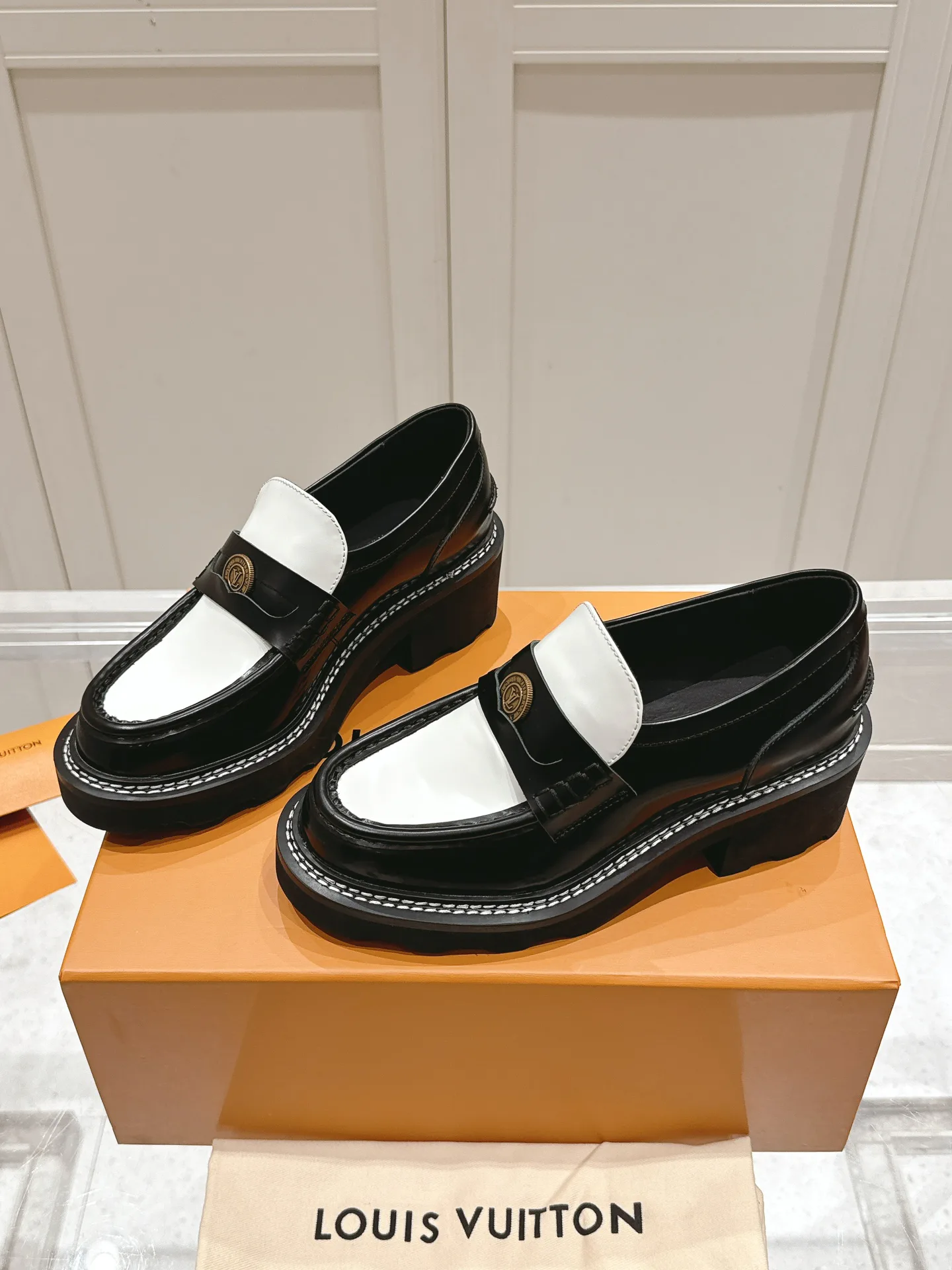 Лоферы Женские Louis Vuitton 18330