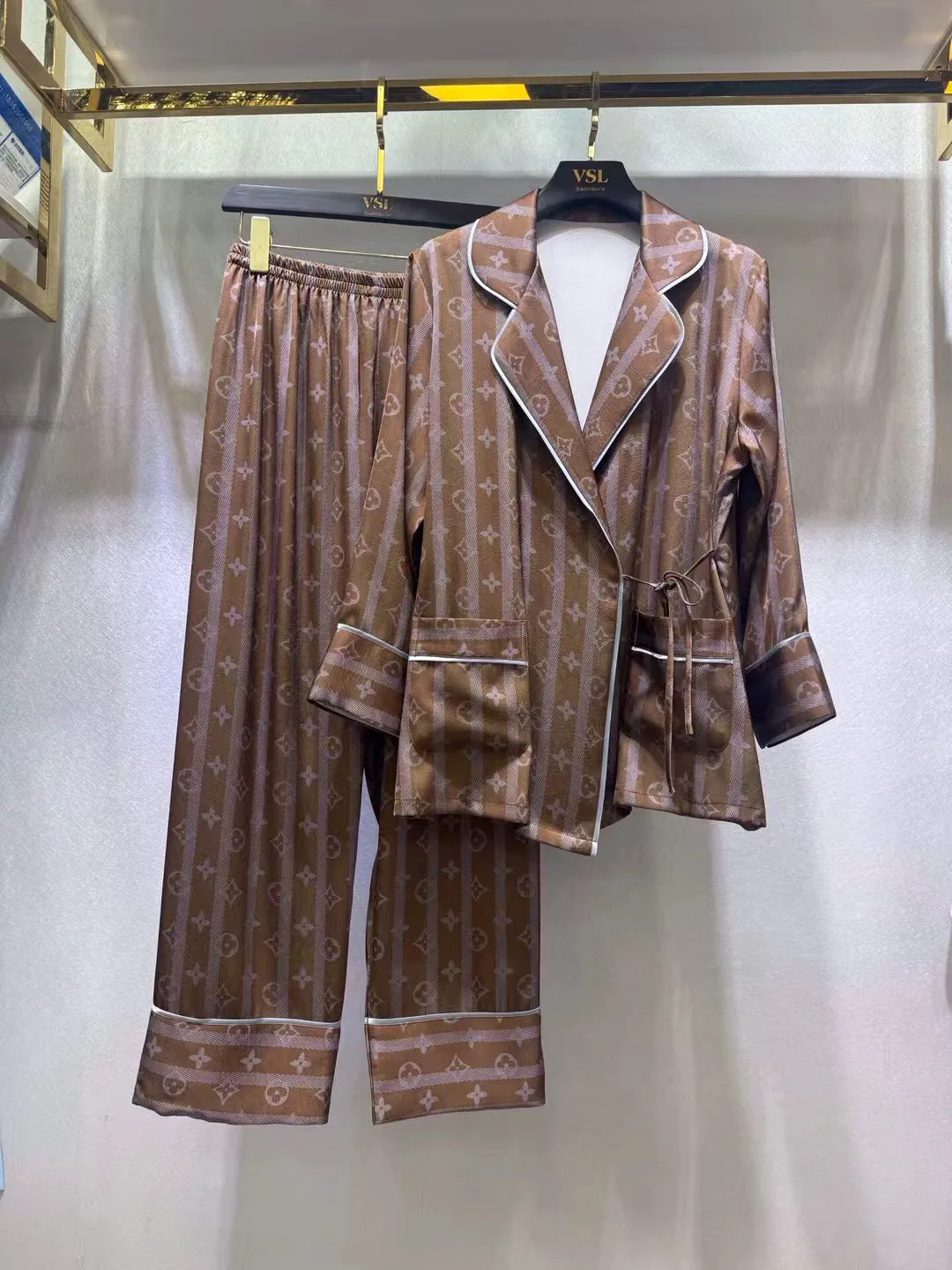 Костюмы Женские Louis Vuitton 2546484