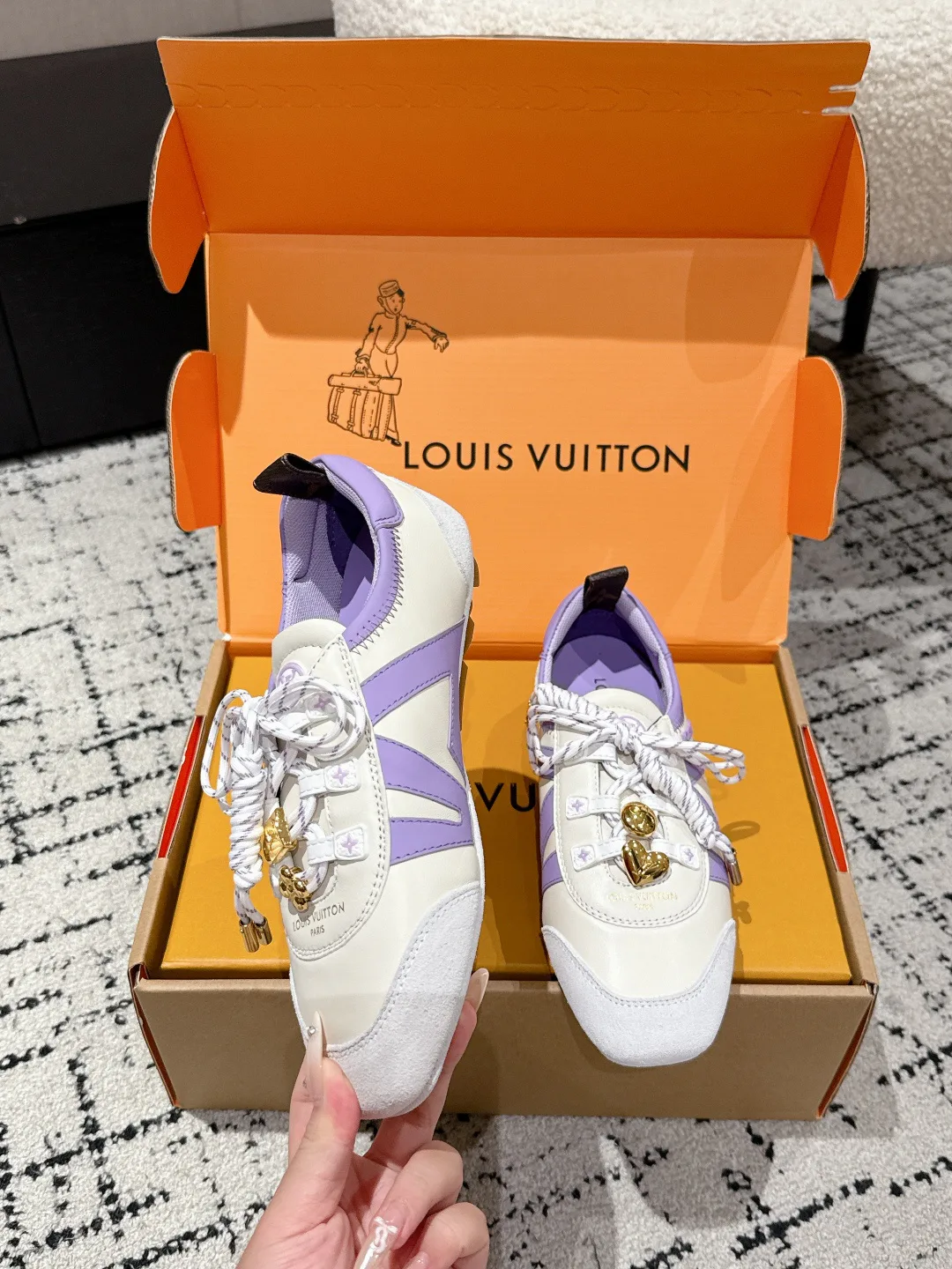 Кроссовки Женские Louis Vuitton 18409719