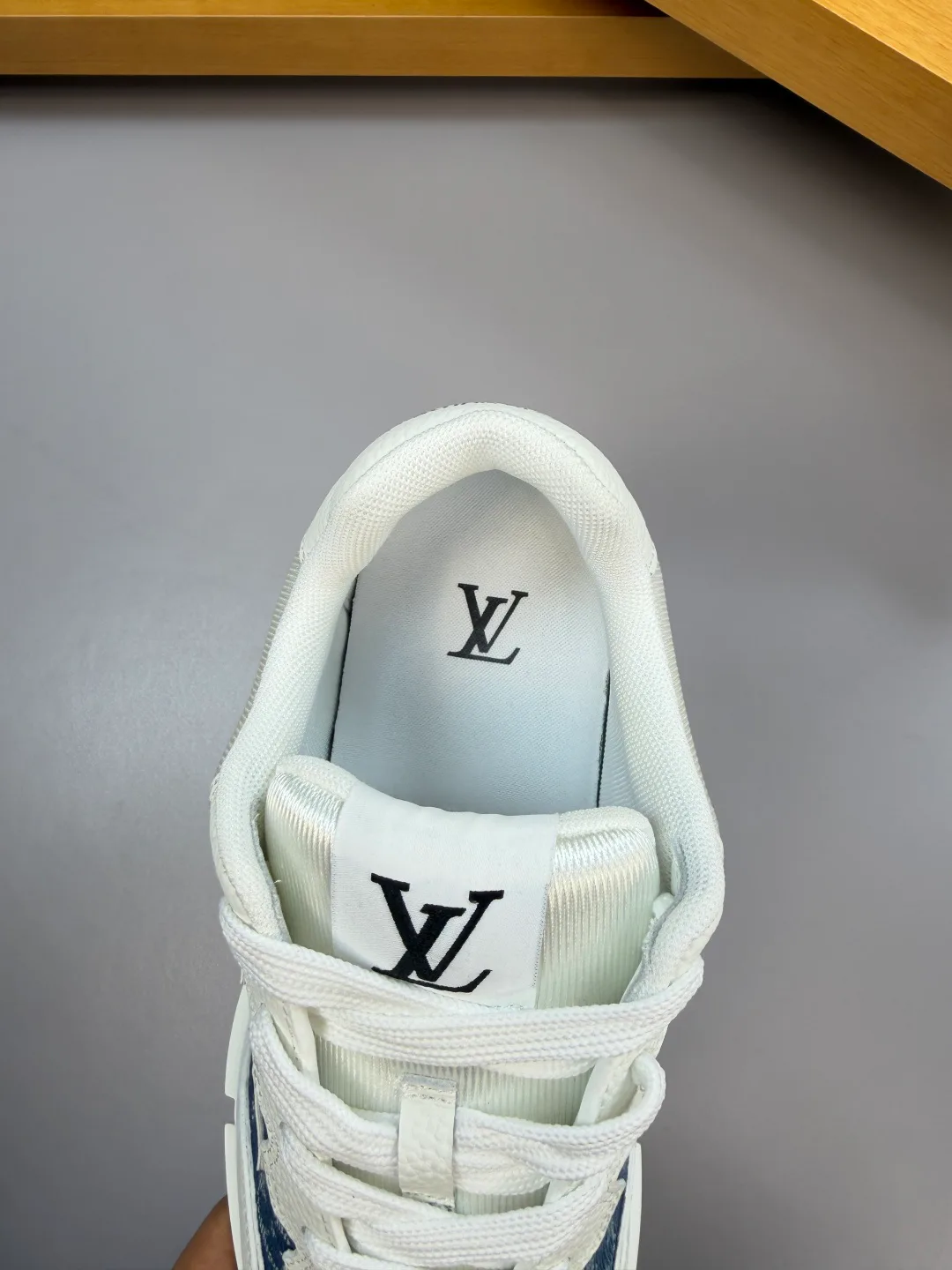 Кроссовки Женские Louis Vuitton 2652640