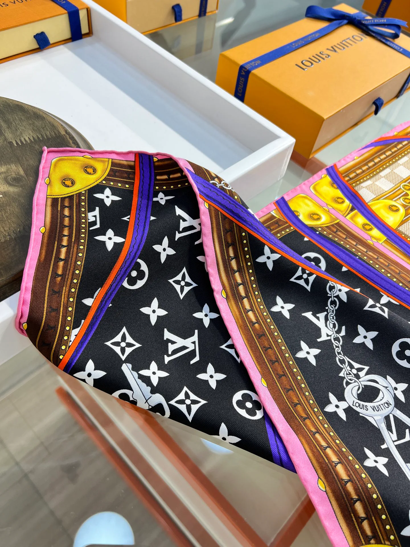 Платки Louis Vuitton 11256514