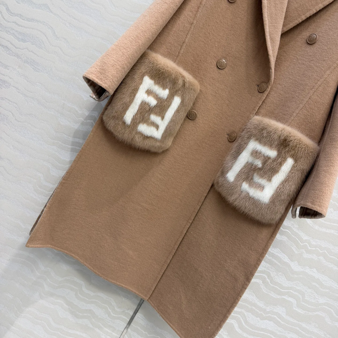 Пальто Женские Fendi 18200678