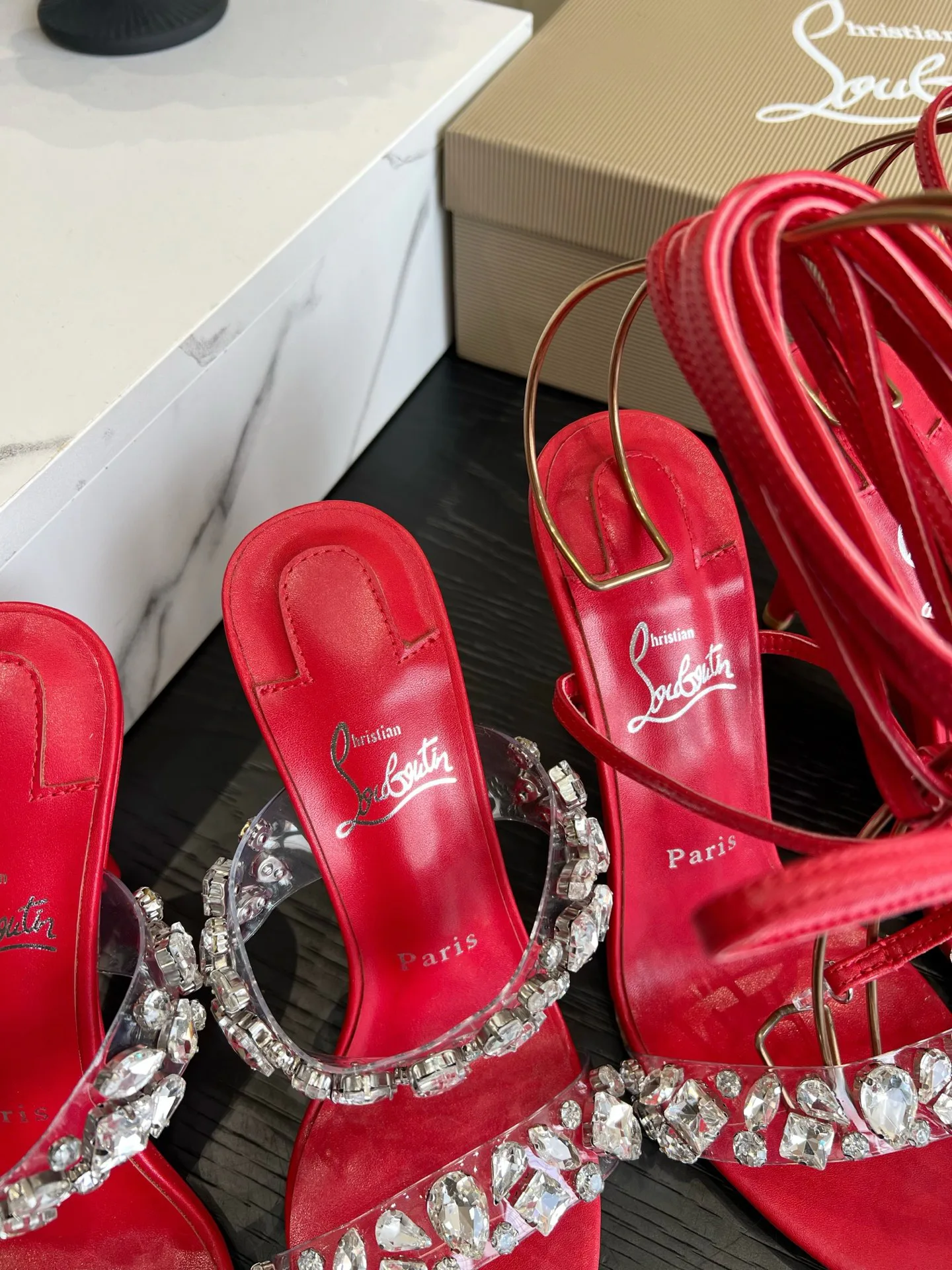 Босоножки Женские Christian Louboutin 18614263