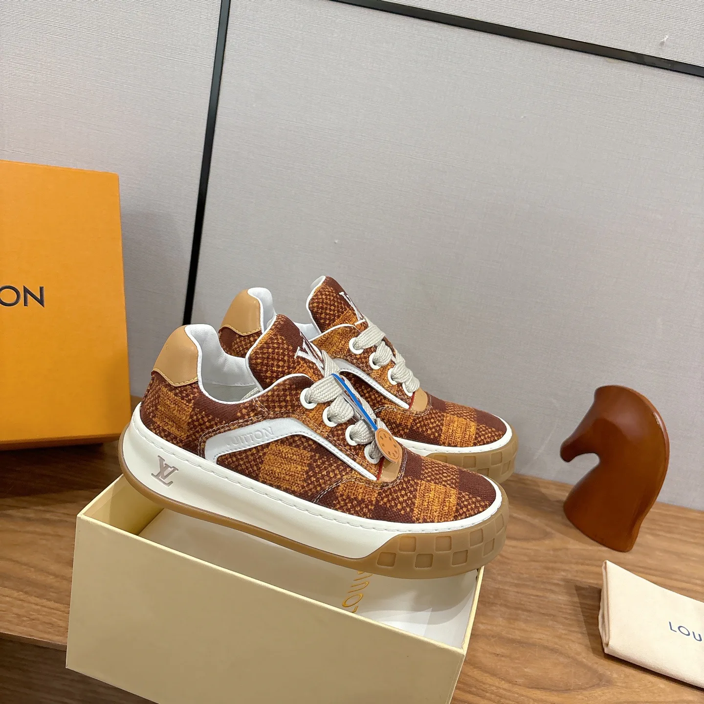 Кроссовки Женские Louis Vuitton 5611478
