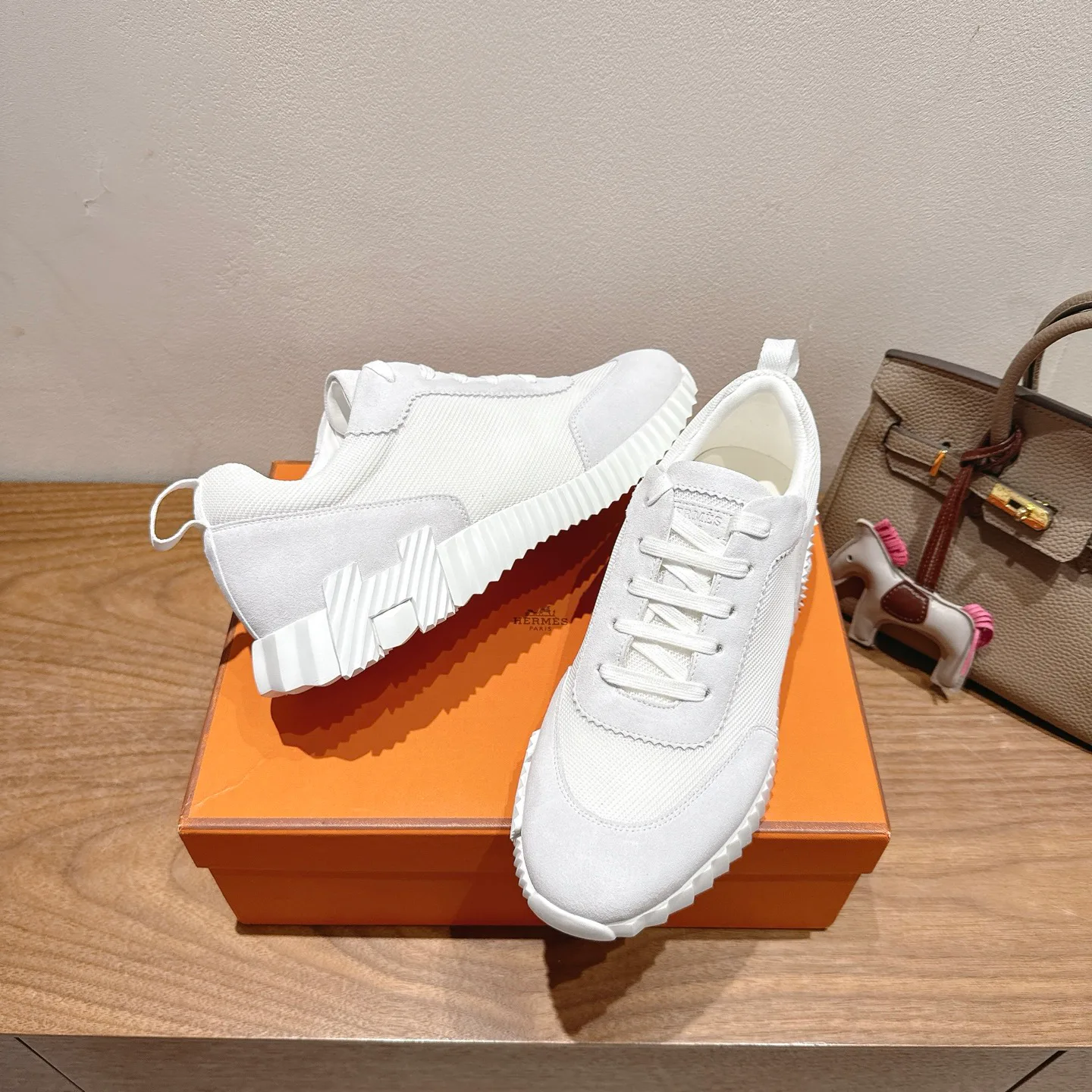 Кроссовки Женские Hermes 18729700