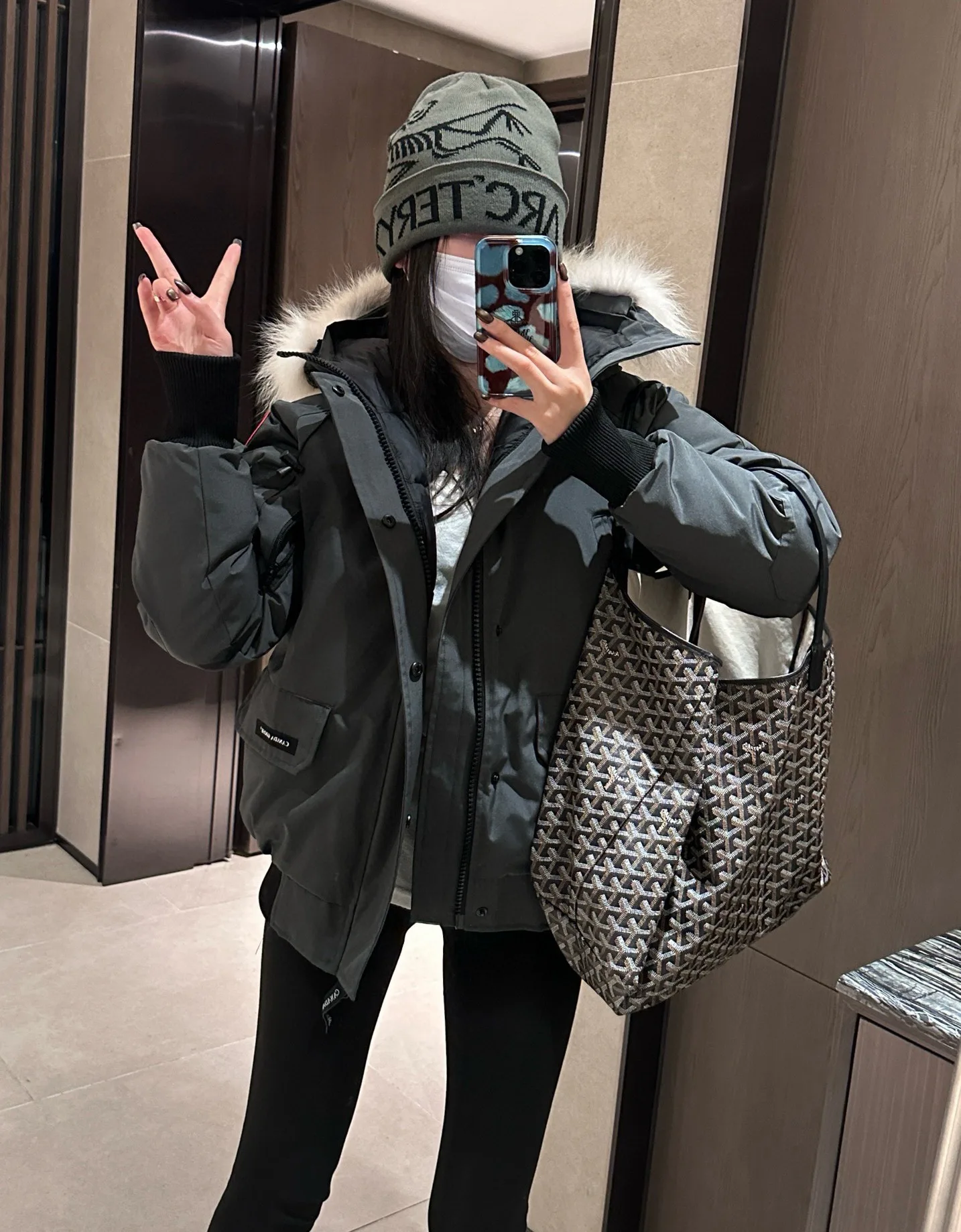 Куртки И Пуховики Женские Canada Goose 4443583