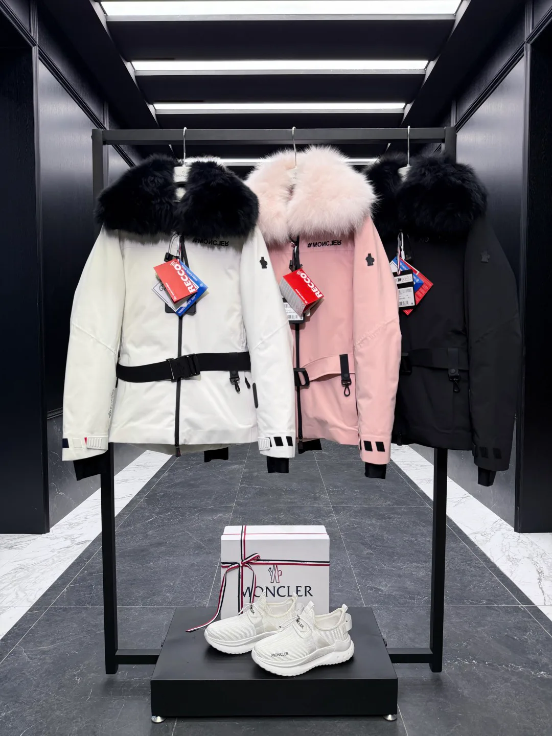 Куртки И Пуховики Женские Moncler 18133611
