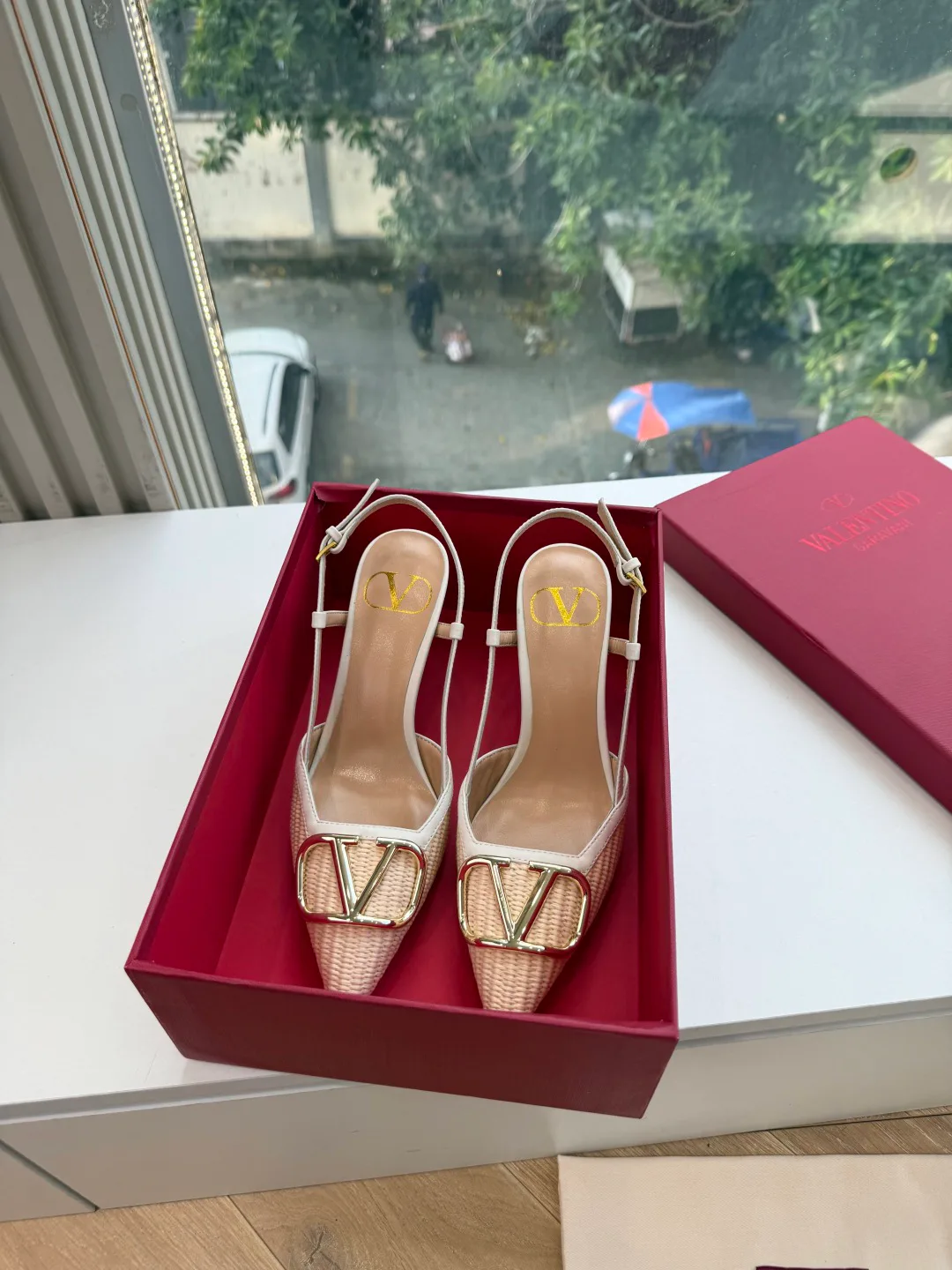 Босоножки Женские Valentino 18356225