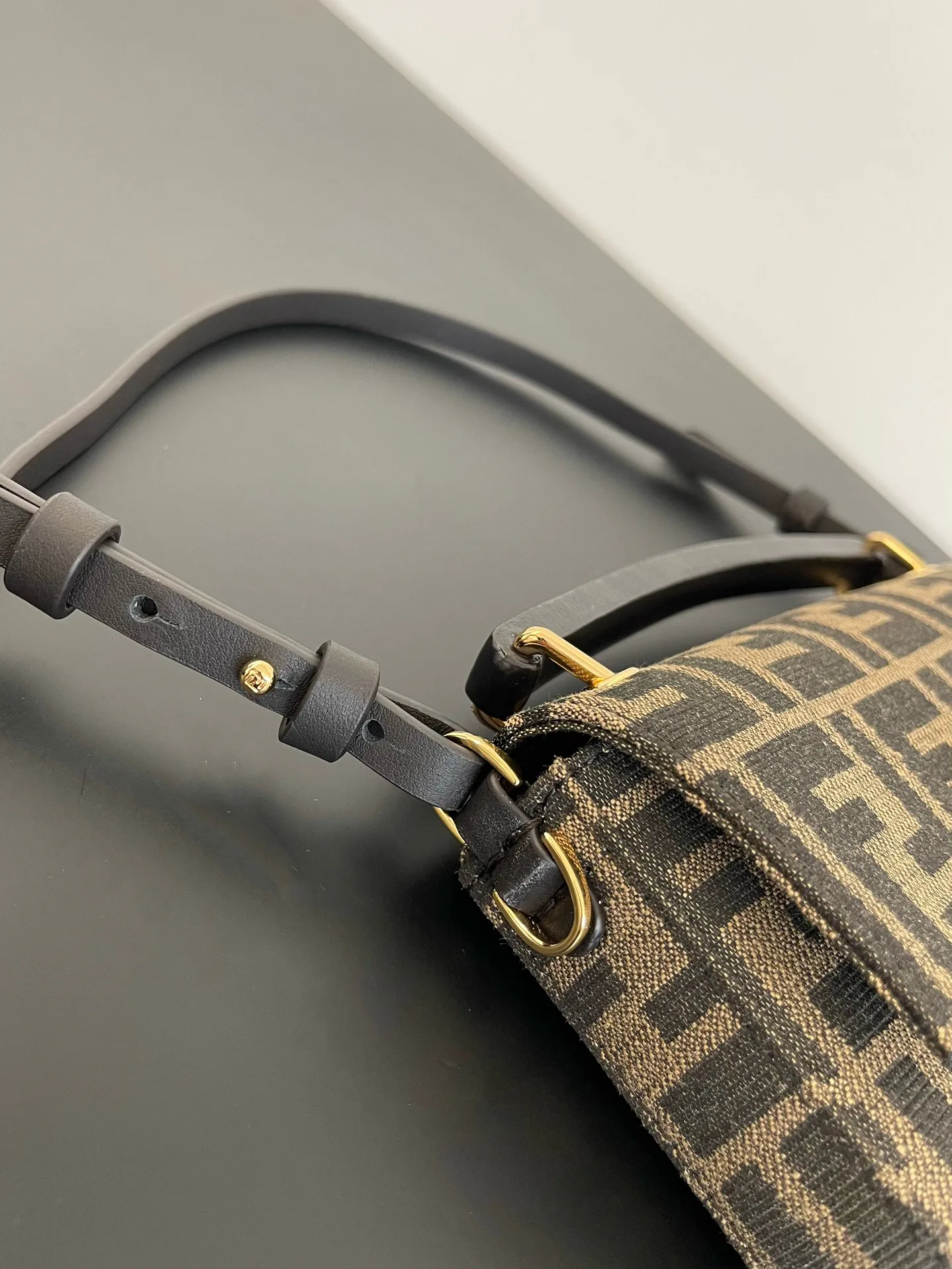 Сумки На Ремне Женские Fendi 13234527