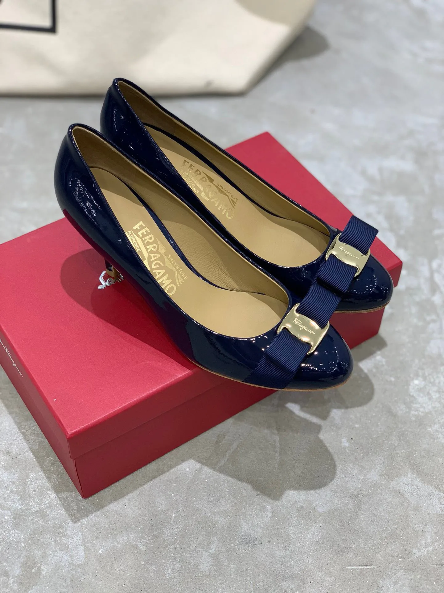 Туфли Женские Salvatore Ferragamo 18340722