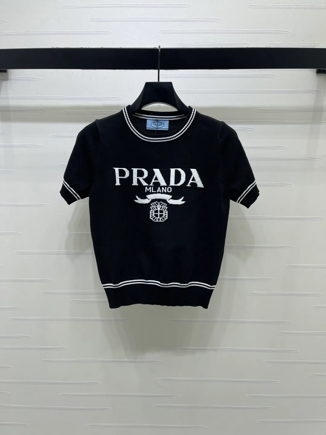 Футболки Женские Prada 17612756