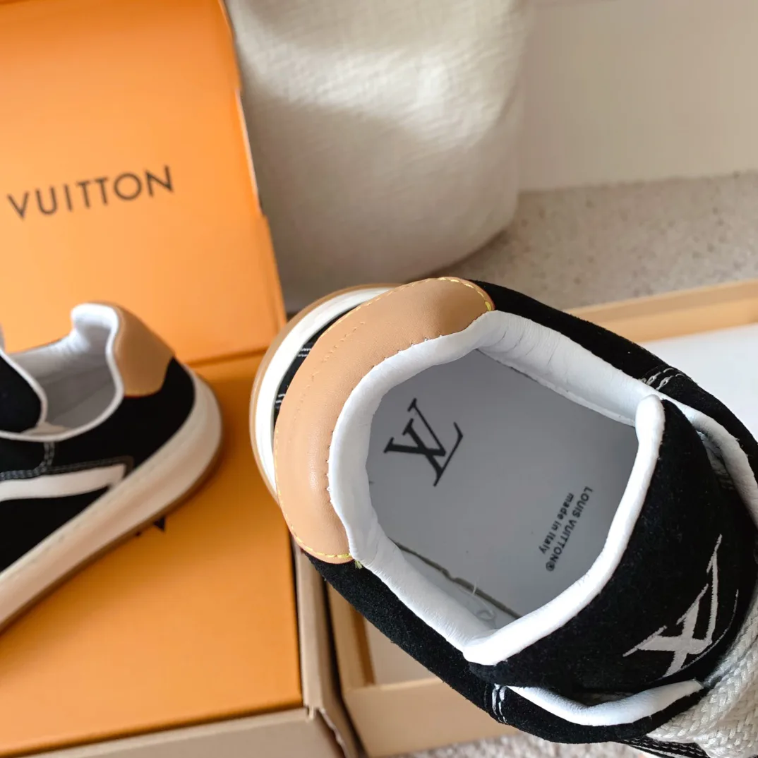 Кроссовки Женские Louis Vuitton 18375787