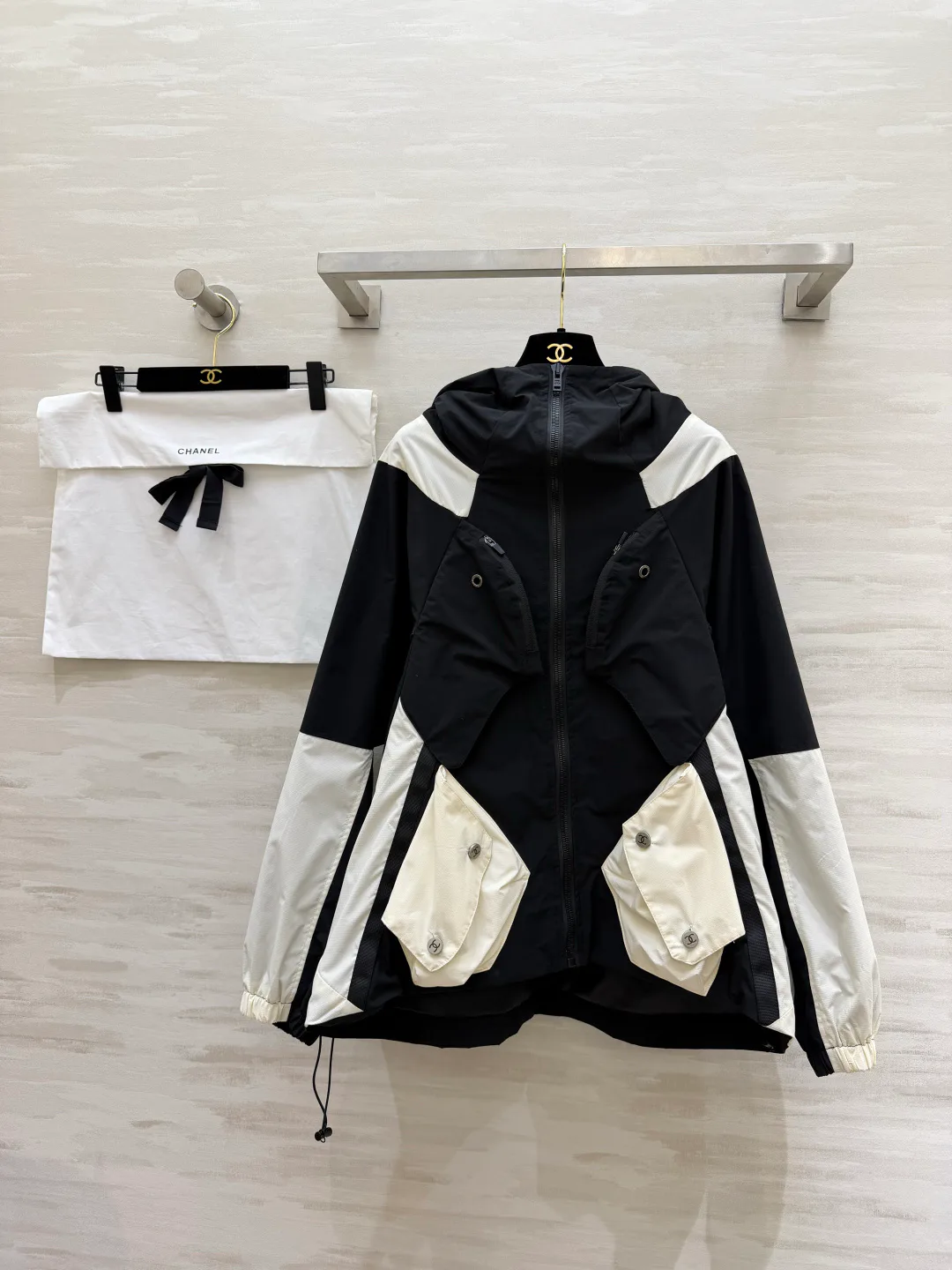 Куртки И Пуховики Женские Chanel 18768024