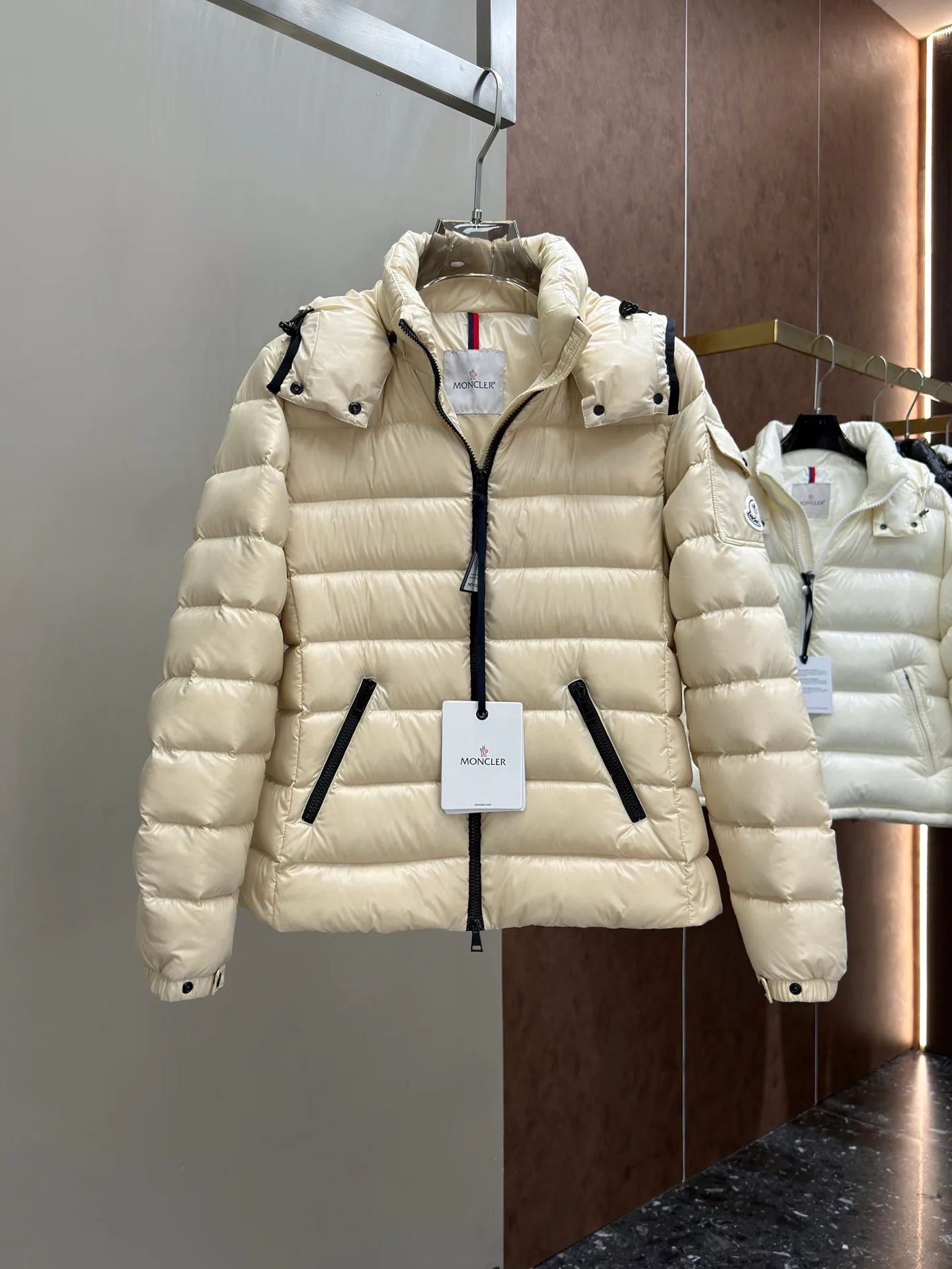 Куртки И Пуховики Женские Moncler 18631575