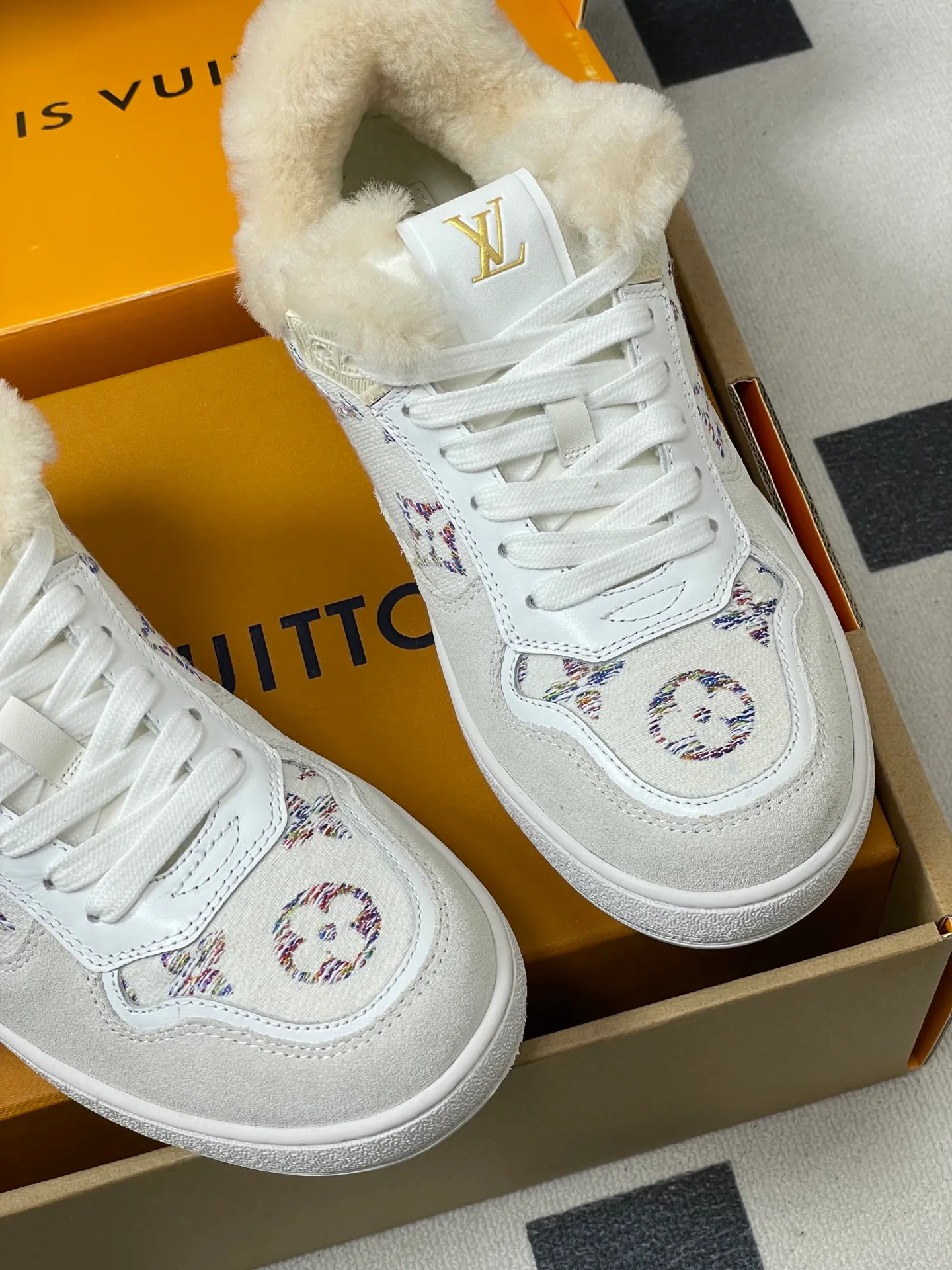 Кроссовки Женские Louis Vuitton 1706465