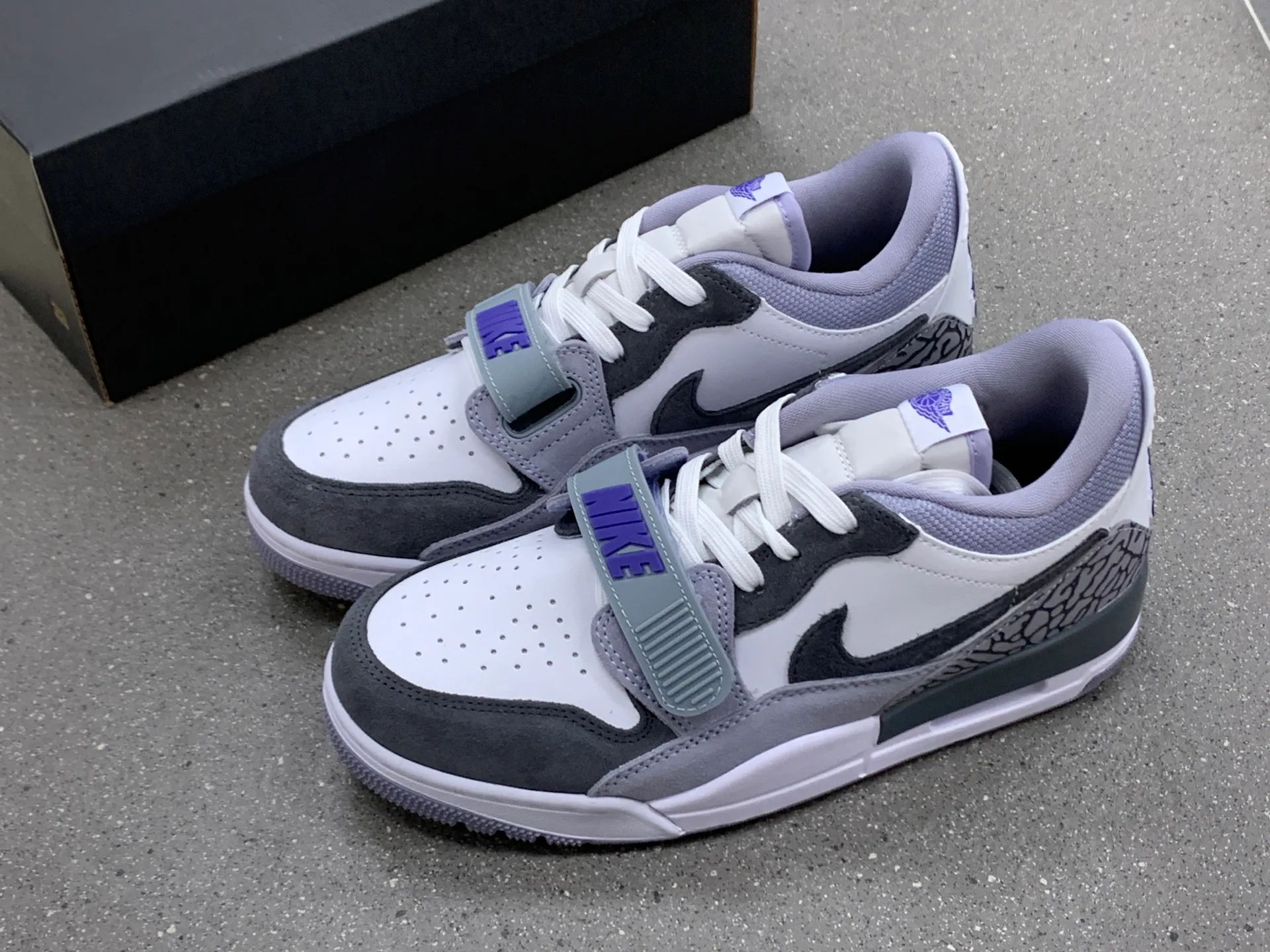 Кроссовки Женские Air Jordan 839906