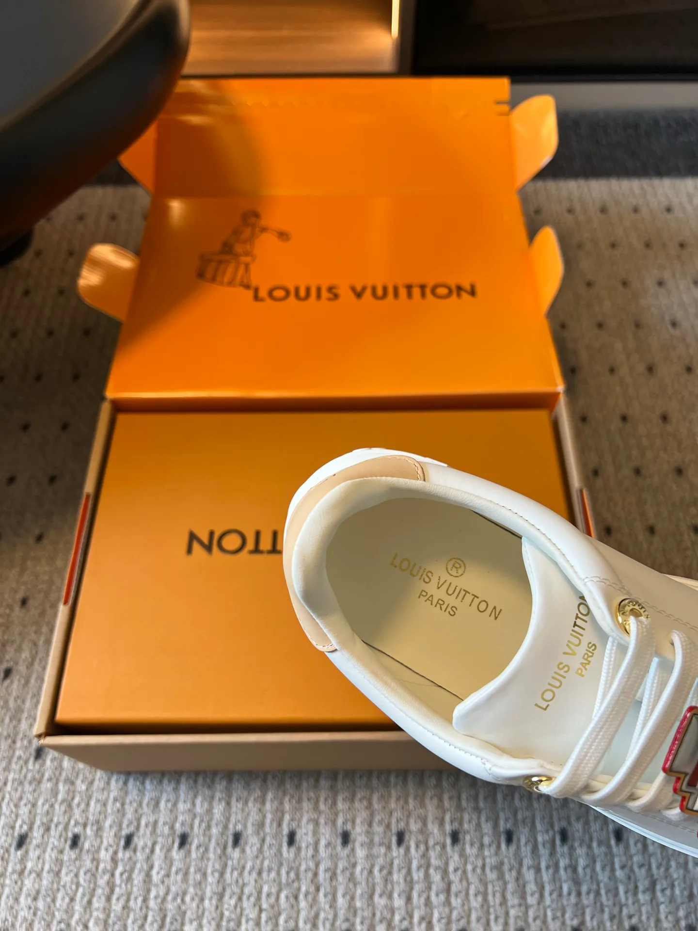Кроссовки Женские Louis Vuitton 18457652
