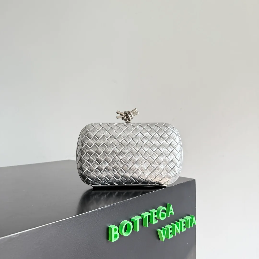 Клатчи Женские Bottega Veneta 13568375