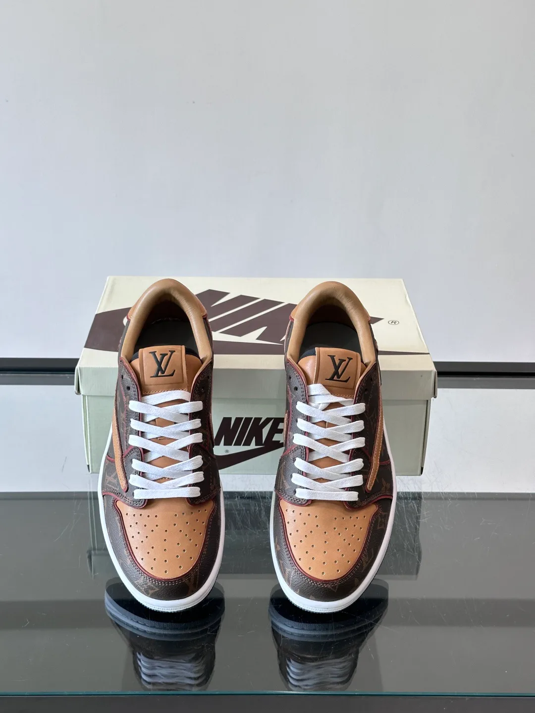 Кроссовки Мужские Louis Vuitton 18274511