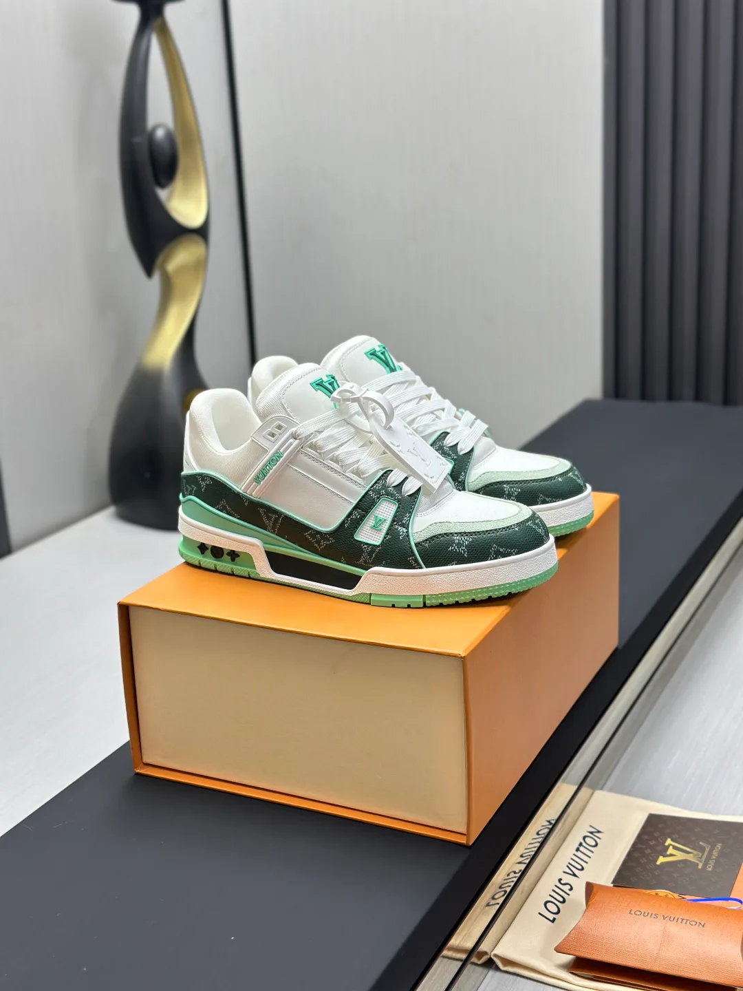 Кроссовки Женские Louis Vuitton 10646382