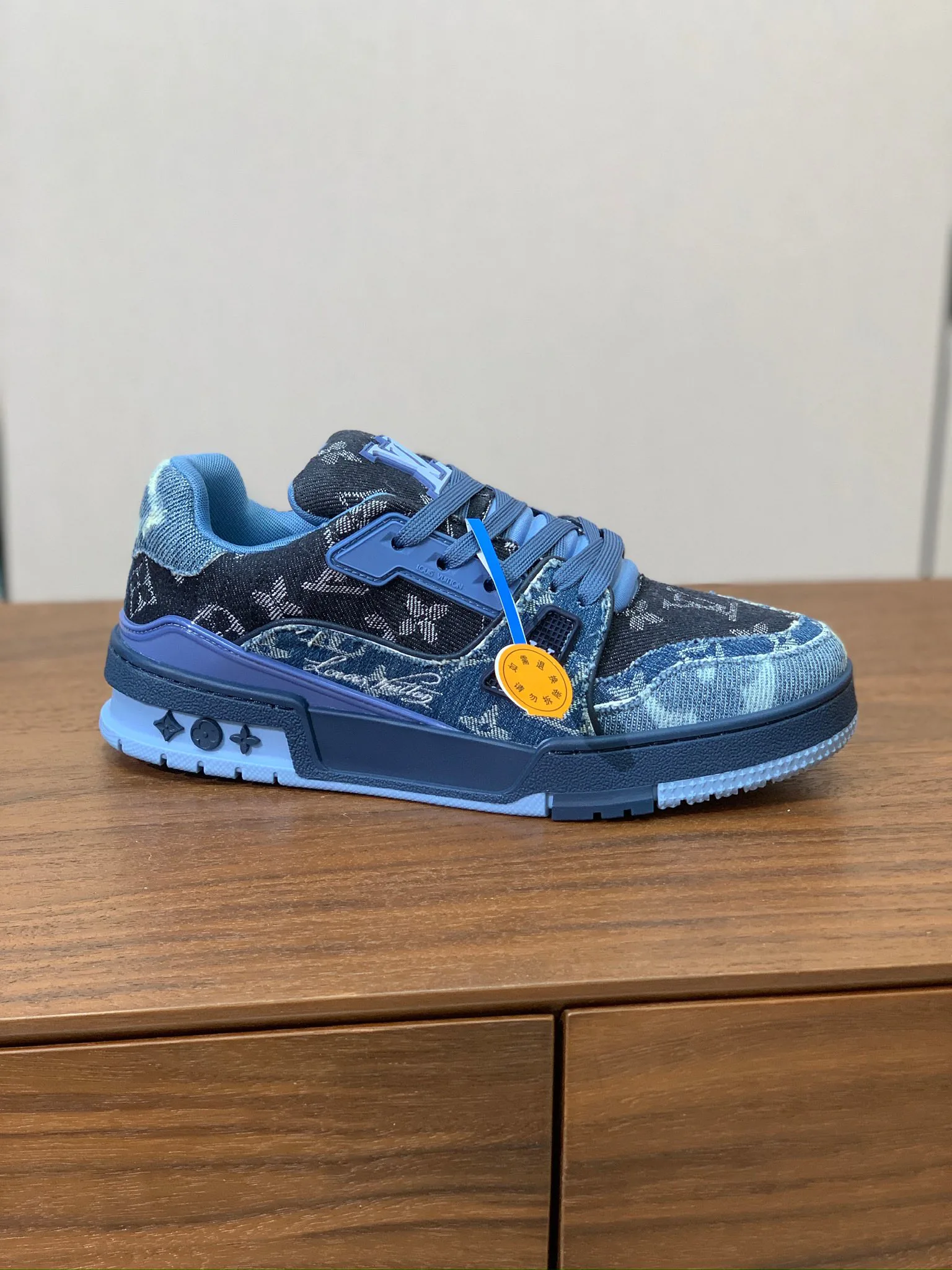 Кроссовки Женские Louis Vuitton 10236198