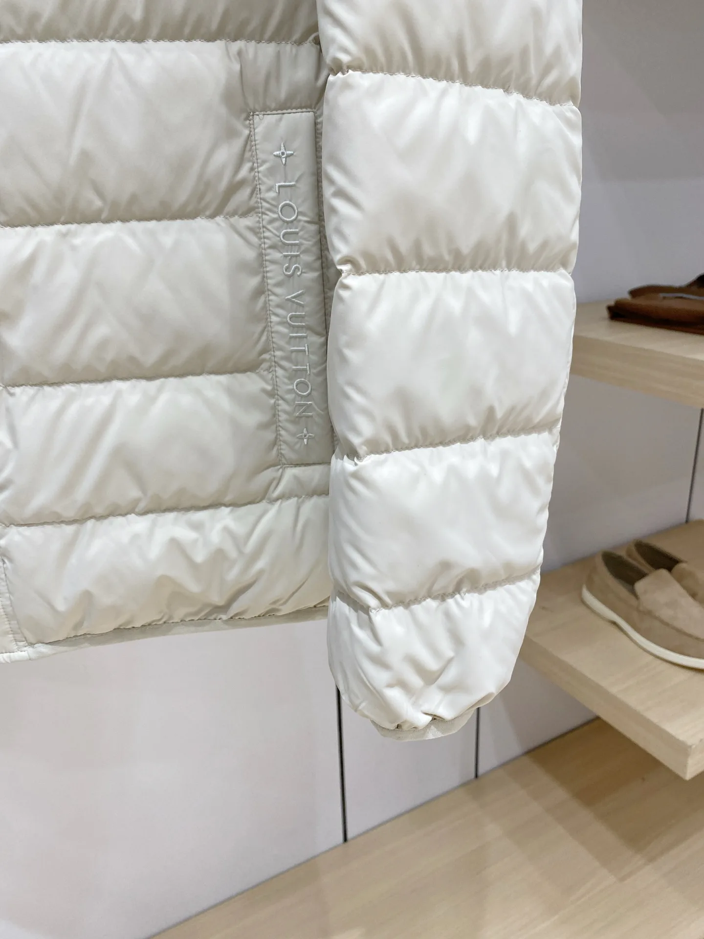 Куртки И Пуховики Женские Louis Vuitton 18284790
