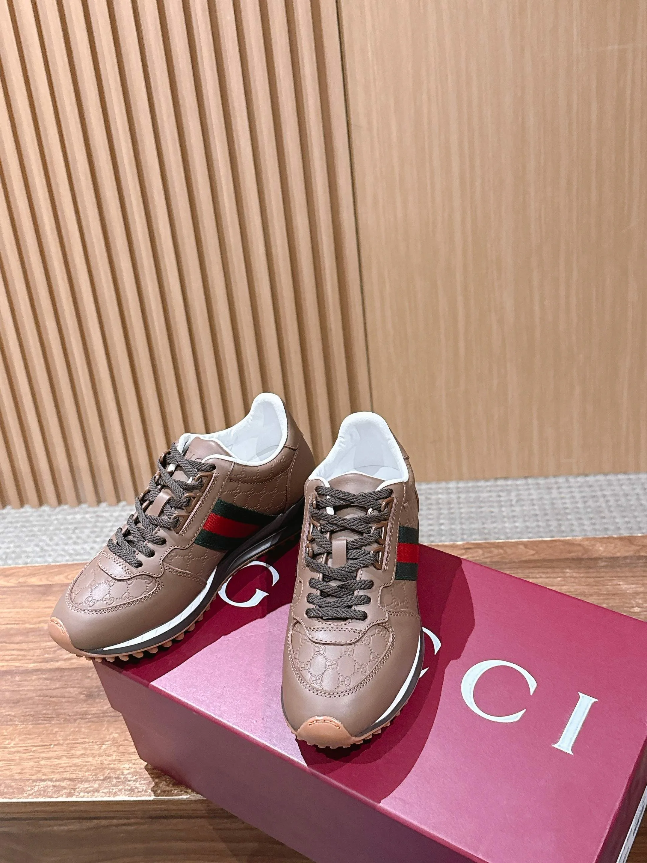 Кроссовки Женские Gucci 4385833