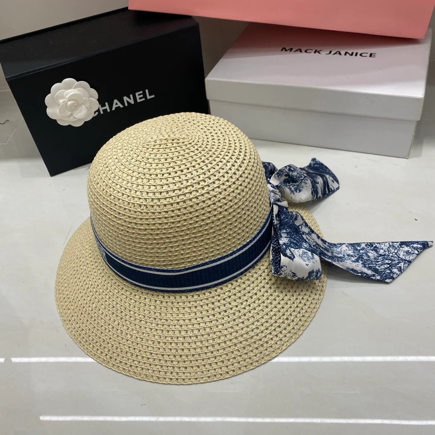 Головные Уборы Christian Dior 17498279