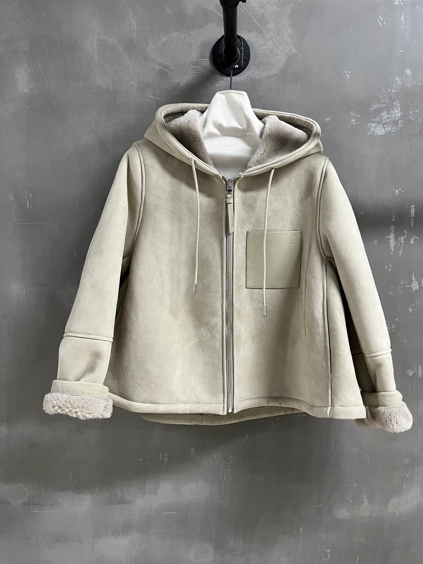 Кожаные Куртки И Дублёнки Женские Loewe 202417