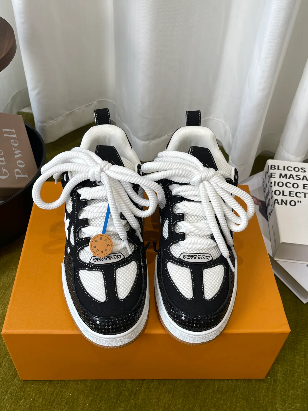 Кроссовки Женские Louis Vuitton 18062838