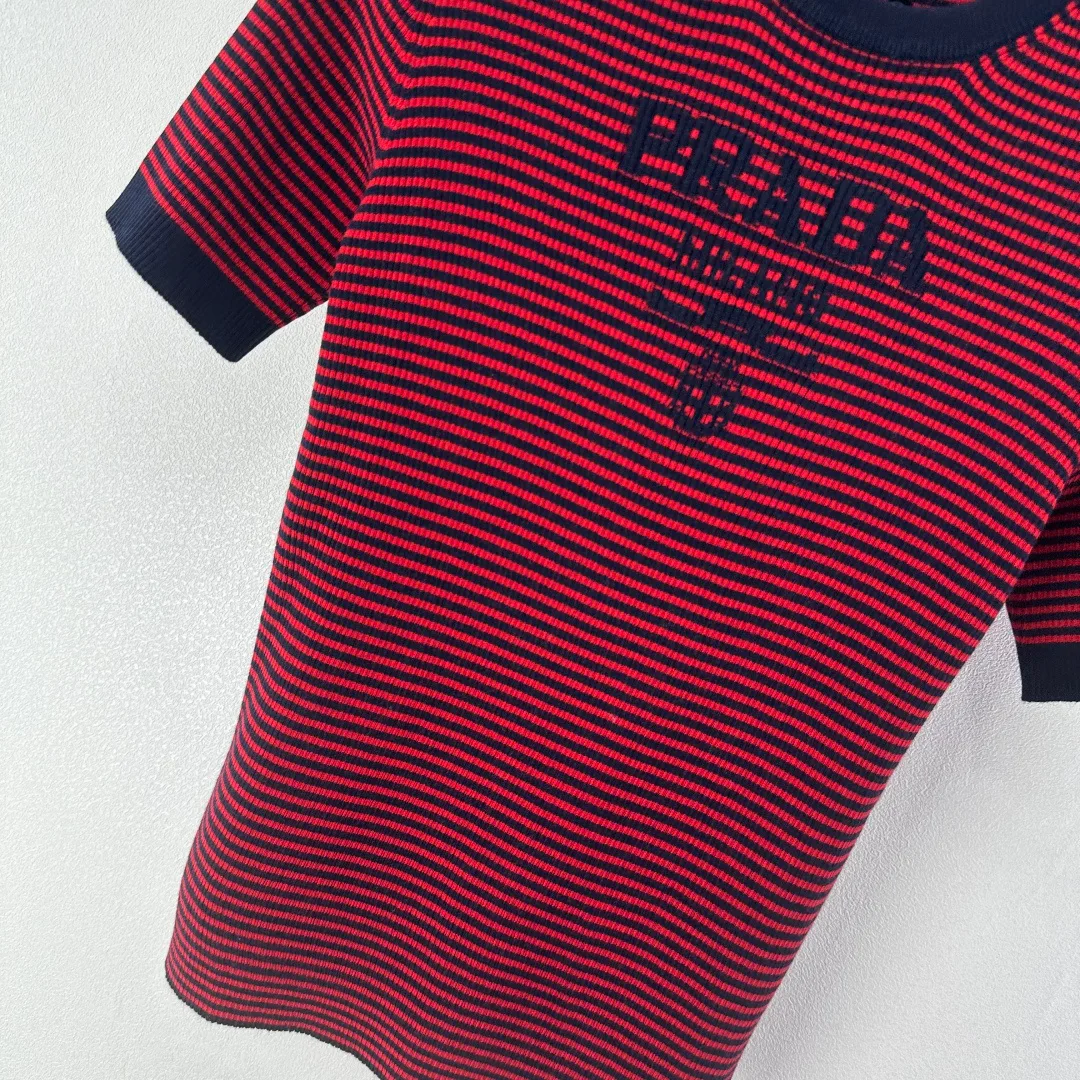 Футболки Женские Prada 13101447