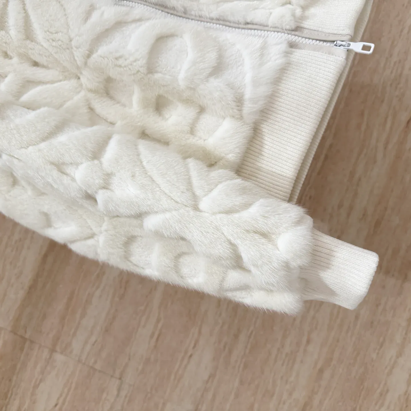 Куртки И Пуховики Женские Louis Vuitton 1061369