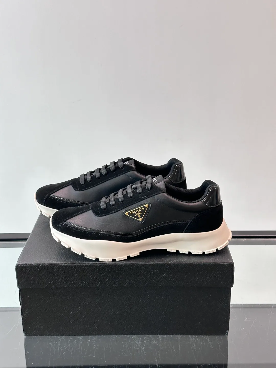 Кроссовки Женские Prada 18500610