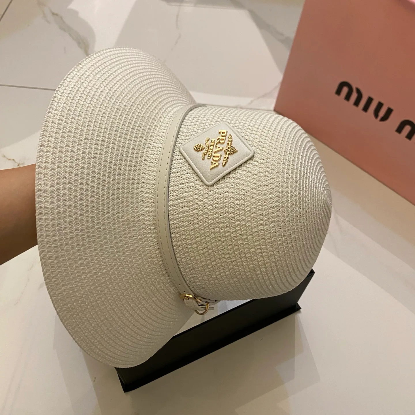 Головные Уборы Prada 17498293