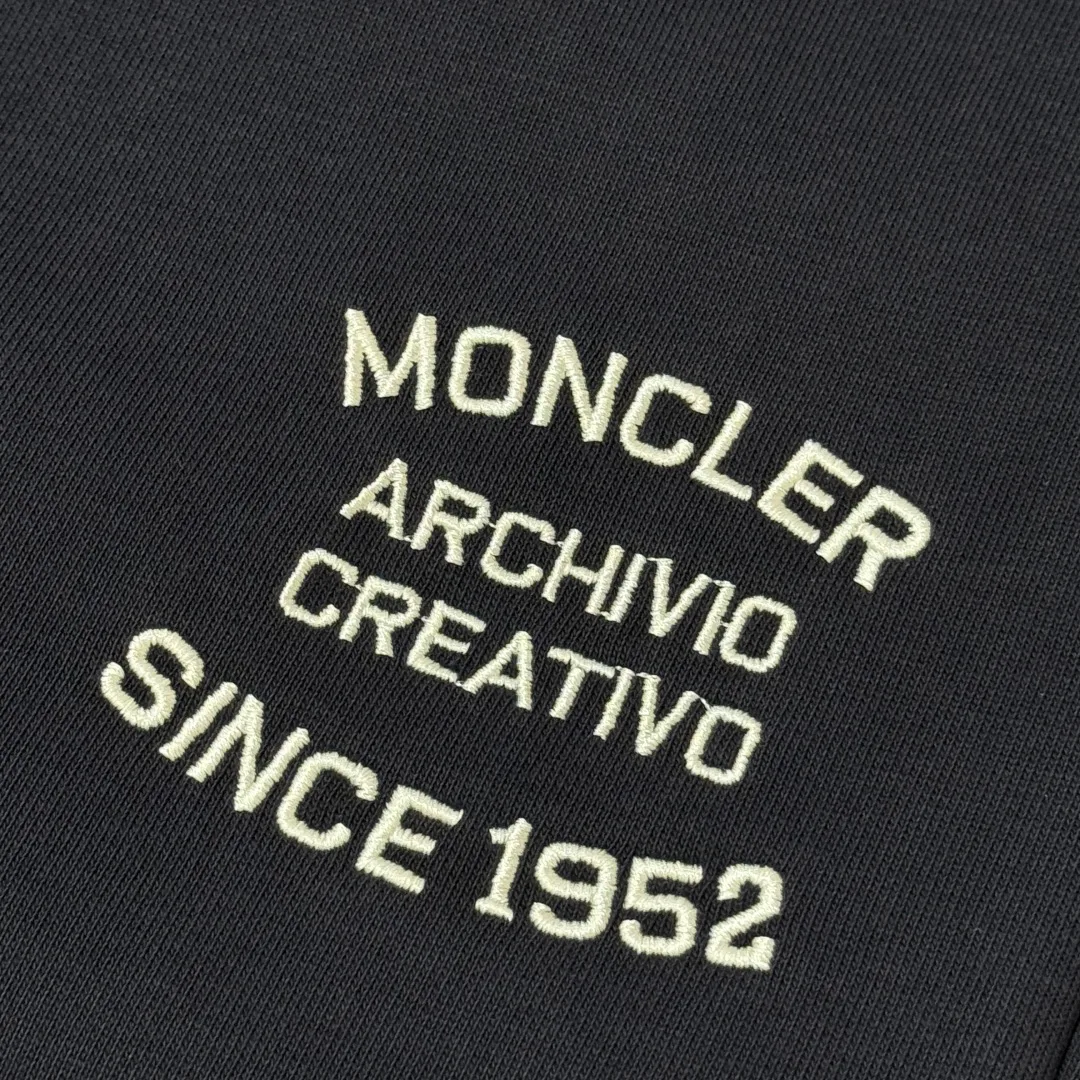 Шорты Женские Moncler 11668075