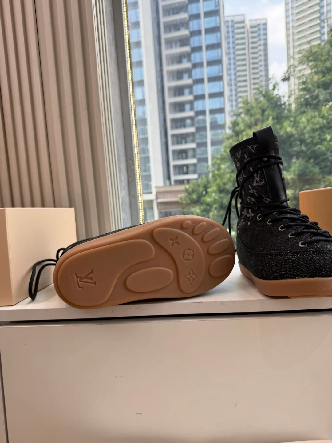 Кроссовки Женские Louis Vuitton 18727408